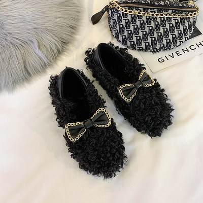 Γυναικεία παπούτσια με επίπεδη σόλα και κορδέλα