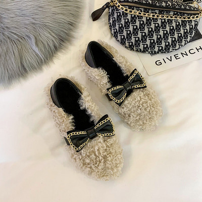 Γυναικεία παπούτσια με επίπεδη σόλα και κορδέλα