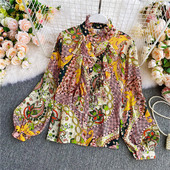 Stiilne naiste särk värvilise mustriga ja kõrge kraega