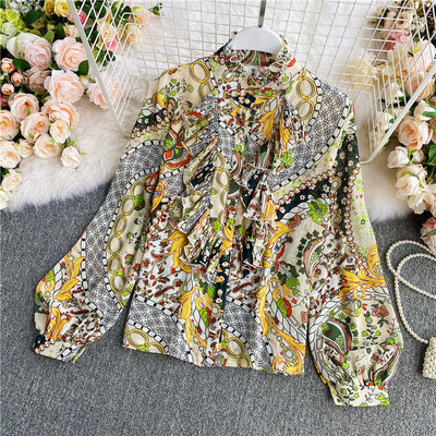 Stiilne naiste särk värvilise mustriga ja kõrge kraega