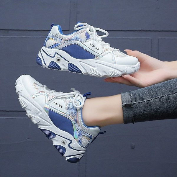 Kareda kõrge tallaga tossud naistele