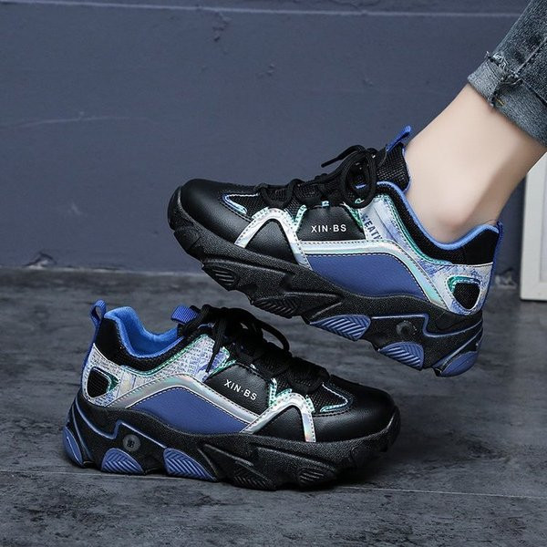 Kareda kõrge tallaga tossud naistele