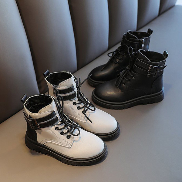 Öko bőrből készült gyerekcsizma csatokkal és fűzős lányoknak