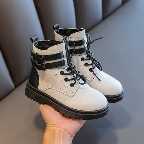 Öko bőrből készült gyerekcsizma csatokkal és fűzős lányoknak