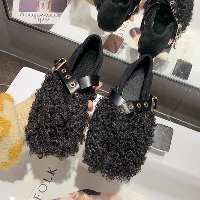 Lapos talpú és pehelyű női cipő