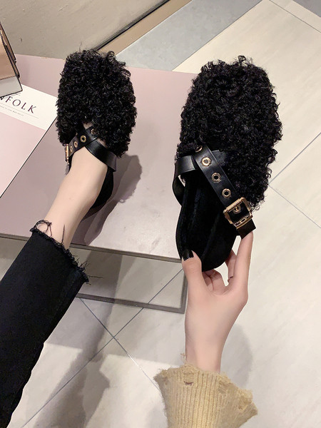 Lapos talpú és pehelyű női cipő