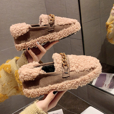 Γυναικεία παπούτσια με μεταλλική αλυσίδα και επίπεδη σόλα