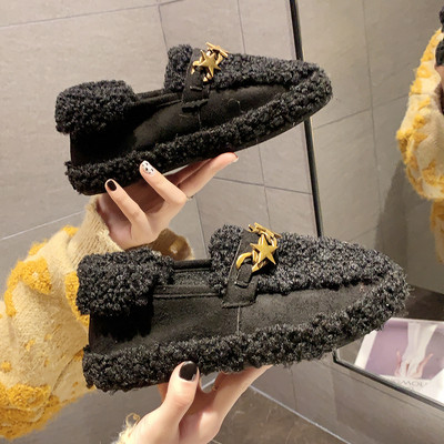 Női alkalmi cipő fém csillagokkal, lapos talppal