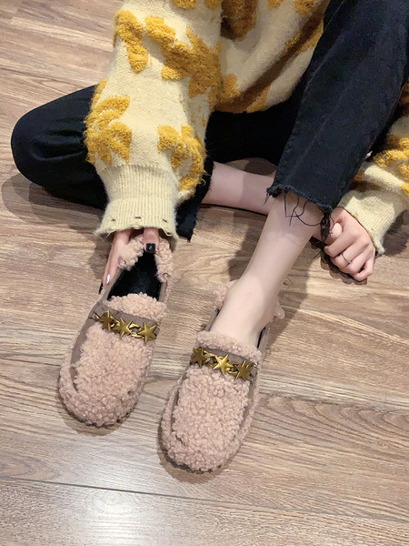 Női alkalmi cipő fém csillagokkal, lapos talppal