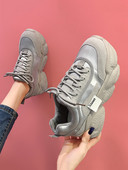 Új női tornacipő modell fűzős és durva talpú