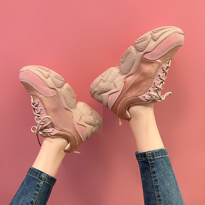 Új női tornacipő modell fűzős és durva talpú