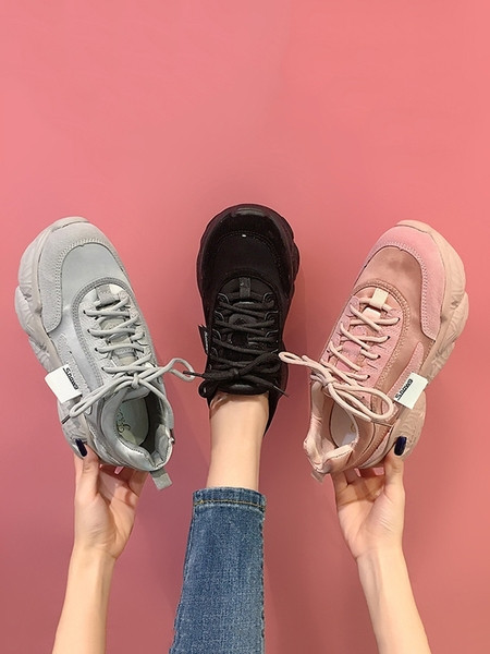 Új női tornacipő modell fűzős és durva talpú