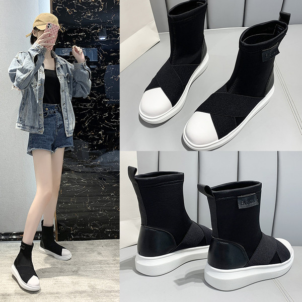 Modern női csizma lapos talppal, fekete színben