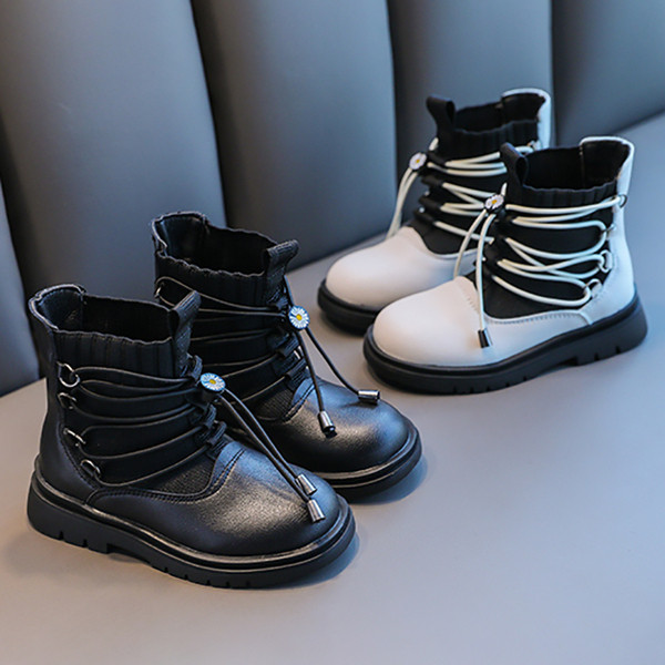 Új fűzős gyerekcsizma modell lányoknak