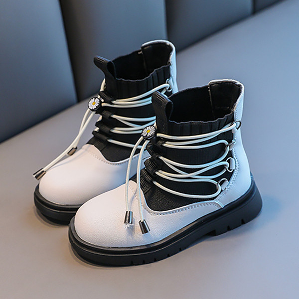 Új fűzős gyerekcsizma modell lányoknak