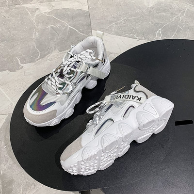 Μοντέρνα γυναικεία αθλητικά παπούτσια με υψηλή τραχιά σόλα