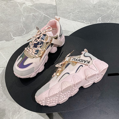 Μοντέρνα γυναικεία αθλητικά παπούτσια με υψηλή τραχιά σόλα