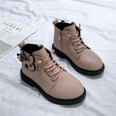 Σύγχρονες παιδικές μπότες με τρισδιάστατο στοιχείο και συνδέσεις