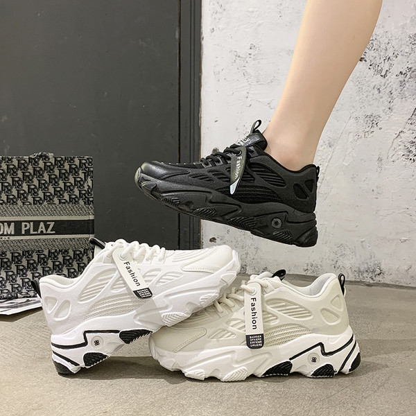 Naiste vabaaja tossud tekstiilist ja ökonahast