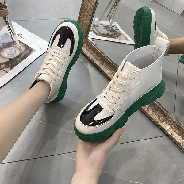 Naiste nahast tossud kõrge paeltega mudel