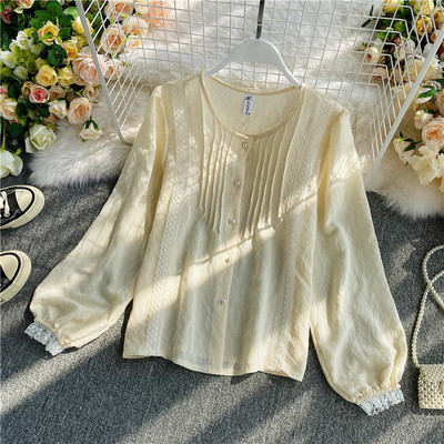 Modern női ing gyöngyökkel és csipkével