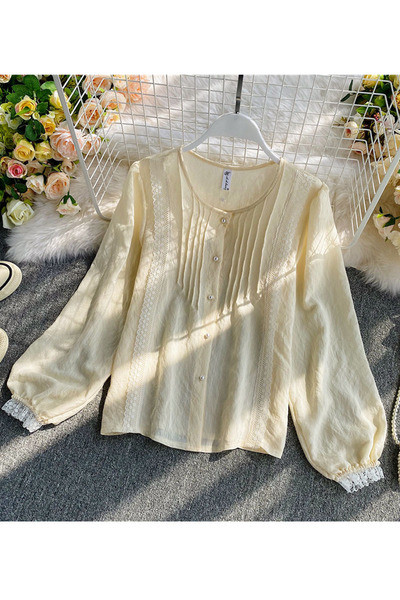 Modern női ing gyöngyökkel és csipkével