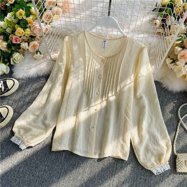 Modern női ing gyöngyökkel és csipkével