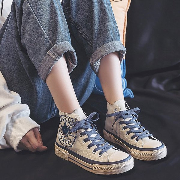 Γυναικεία υφασμάτινα αθλητικά παπούτσια με κορδόνια και επίπεδη σόλα