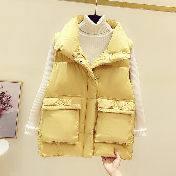 Női alkalmi mellény zsebekkel és gombokkal