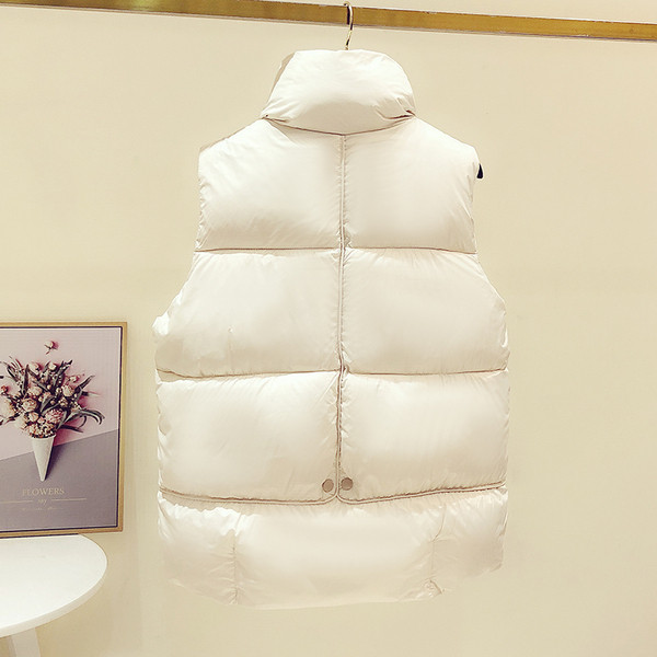 Női alkalmi mellény zsebekkel és gombokkal