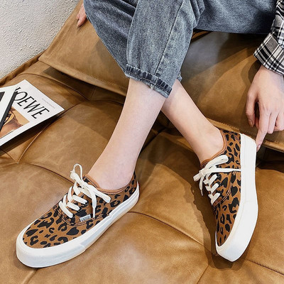 Νέο μοντέλο γυναικεία casual αθλητικά παπούτσια με κορδόνια και επίπεδη σόλα