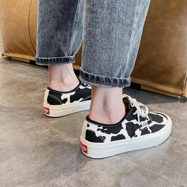 Νέο μοντέλο γυναικεία casual αθλητικά παπούτσια με κορδόνια και επίπεδη σόλα