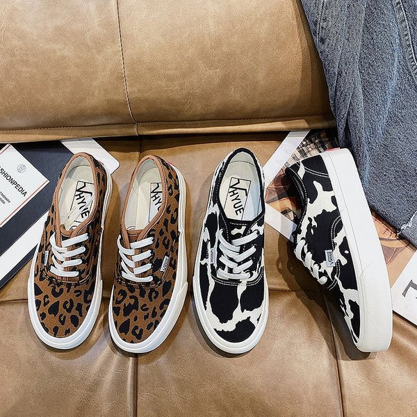 Νέο μοντέλο γυναικεία casual αθλητικά παπούτσια με κορδόνια και επίπεδη σόλα