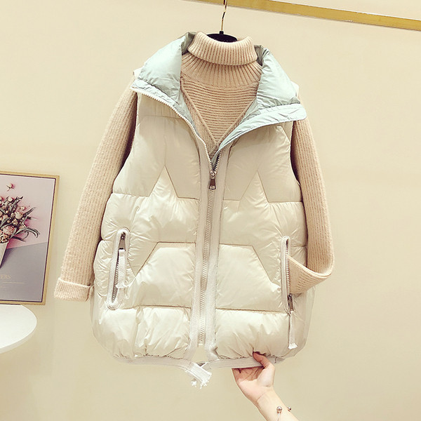 Naiste vabaajavest kõrge krae ja lukuga