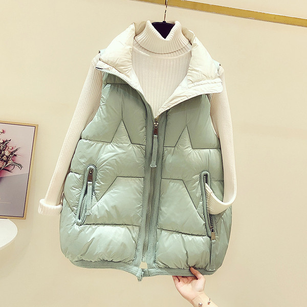 Naiste vabaajavest kõrge krae ja lukuga