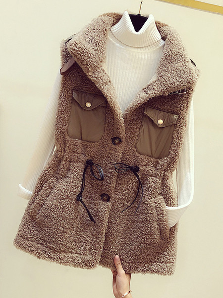 Naiste sulevest taskute ja lipsudega