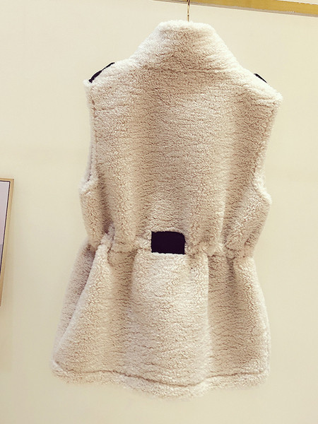 Naiste sulevest taskute ja lipsudega