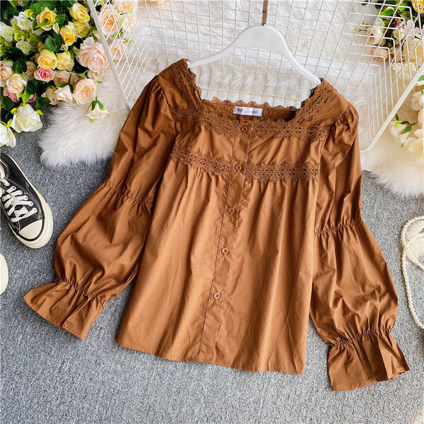 Női ing négyzet alakú nyakkivágással és gombokkal