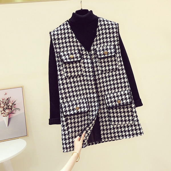 Kockás női mellény zsebekkel és gombokkal