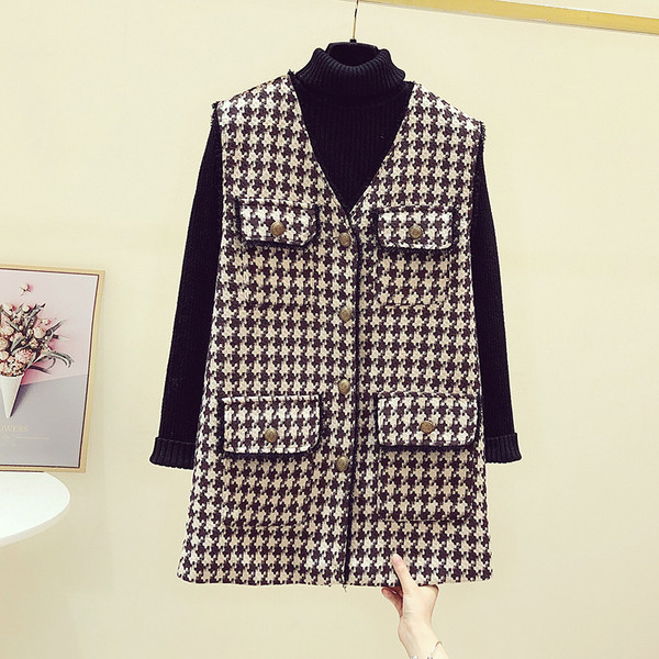 Kockás női mellény zsebekkel és gombokkal