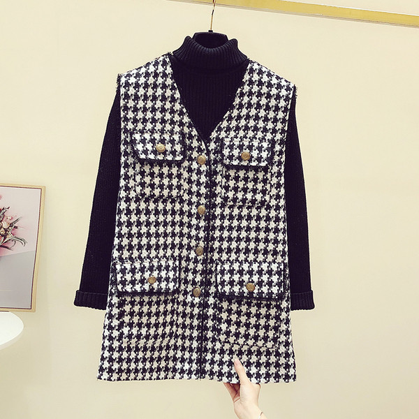 Kockás női mellény zsebekkel és gombokkal