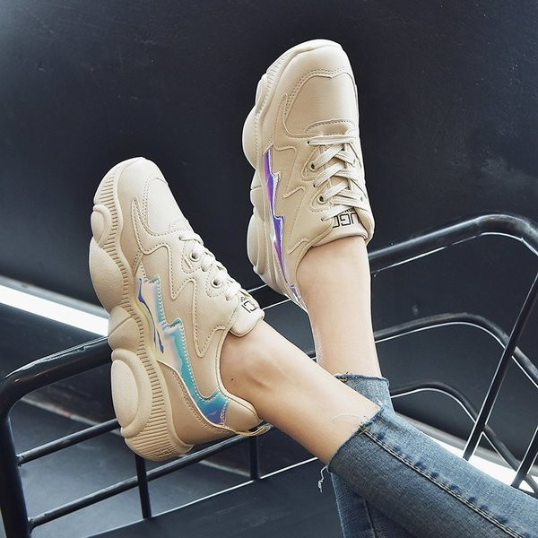 Őszi tornacipők új modellje durva talppal