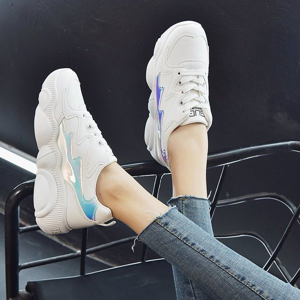 Őszi tornacipők új modellje durva talppal