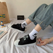 Női alkalmi tornacipő lapos talppal és foltokkal