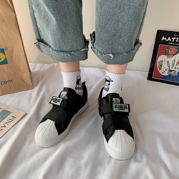 Női alkalmi tornacipő lapos talppal és foltokkal