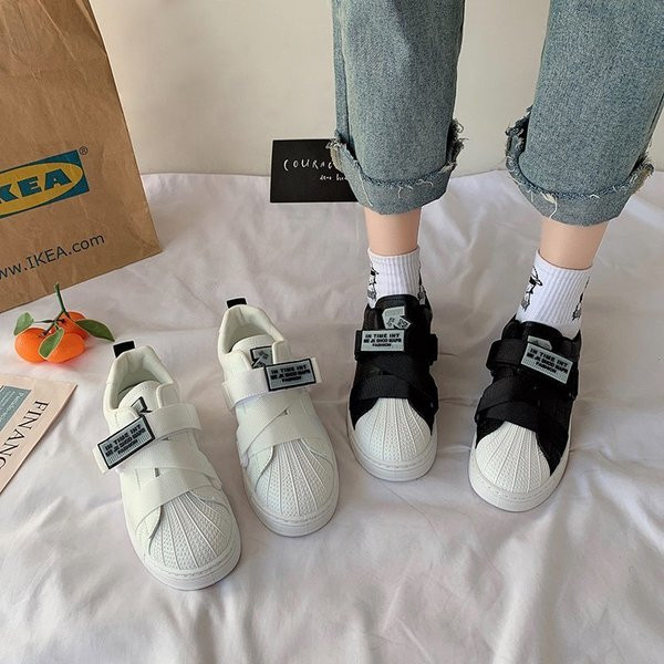 Női alkalmi tornacipő lapos talppal és foltokkal