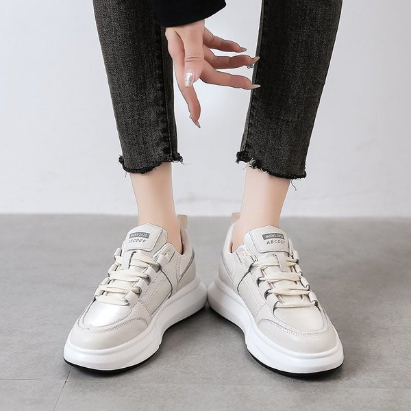 Eko bőrből készült alkalmi női tornacipő - lapos talp