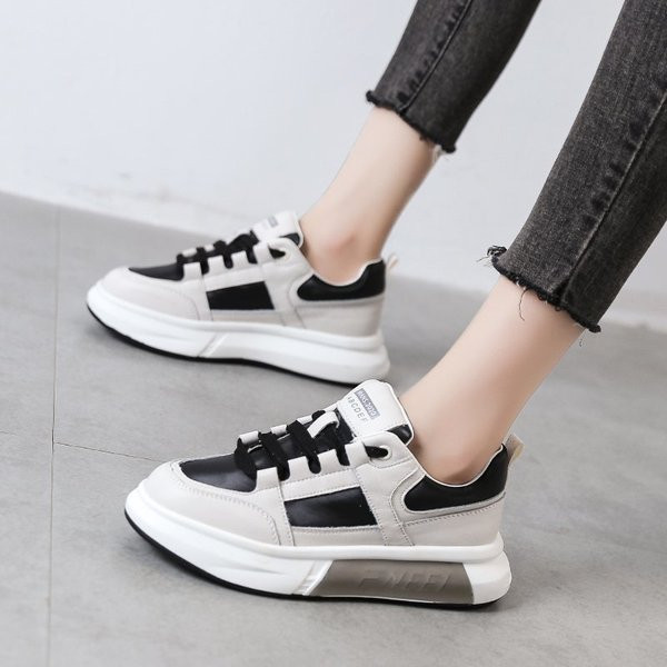 Eko bőrből készült alkalmi női tornacipő - lapos talp