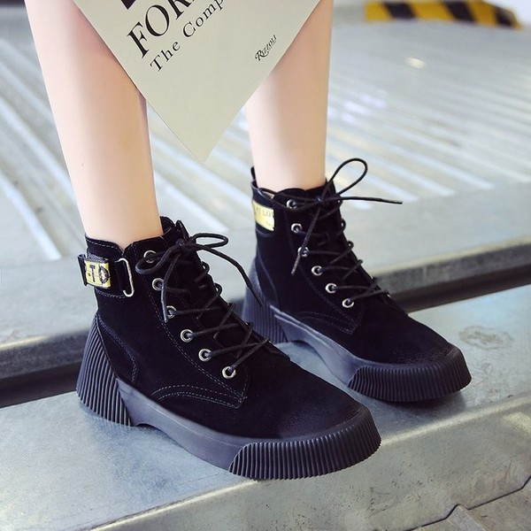 Női alkalmi téli cipő fűzővel és lapos talppal