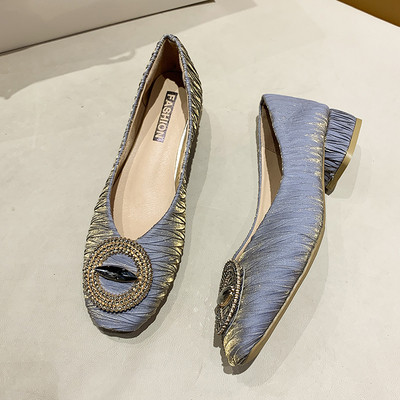 Καθημερινά πάνινα παπούτσια με μεταλλική διακόσμηση